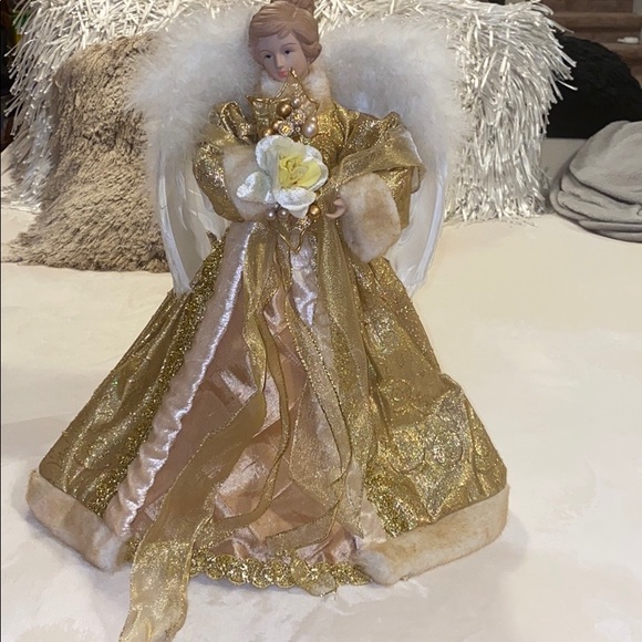 Gold angel tree topper with beautiful dress - Picture 1 of 8